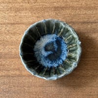 村澤陶苑 村澤享　青灰釉稜花しのぎ小鉢 ム6A (直径約13.5cm)