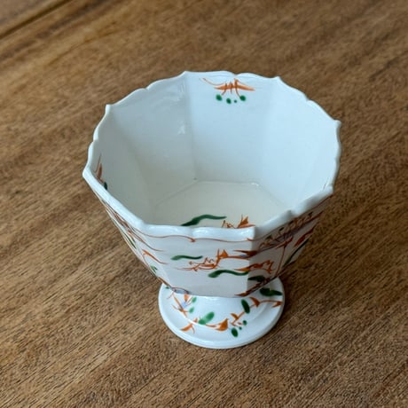 宮田竜司　呉須赤絵面取稜花高杯  ミ7A（直径約8.5cm)