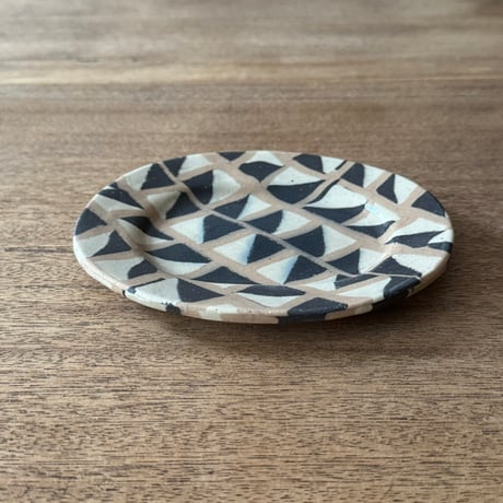 Nerikomico リムオーバル皿 N4B（約15.5×13cm)
