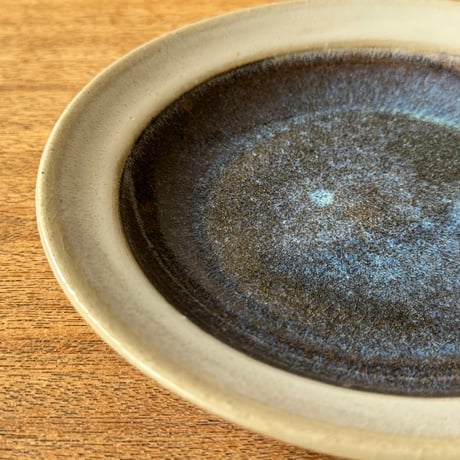 村澤陶苑 村澤享　藁灰釉皿 ム19A (直径約18.5cm)