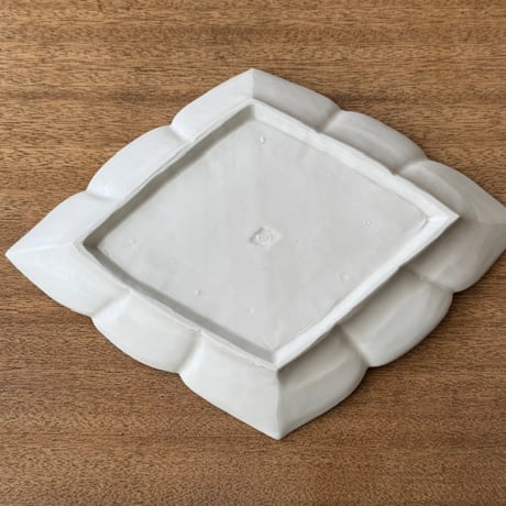 宮田竜司　マット釉白磁菱形皿（中） ミ9A (約29×21cm)