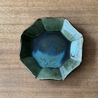村澤陶苑 村澤享　青銅釉八角皿 ム10A (直径約18cm)