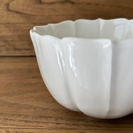 宮田竜司　白碗稜花鉢 丸（中）  ミ25B (直径約13cm)