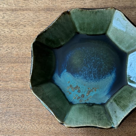 村澤陶苑 村澤享　青銅釉八角皿 ム10A (直径約18cm)