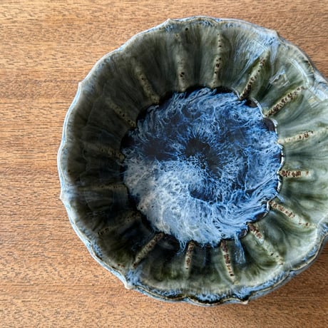 村澤陶苑 村澤享　青灰釉稜花しのぎ小鉢 ム6B (直径約13.5cm)