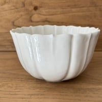 宮田竜司　白碗稜花鉢 丸（大）  ミ24B (直径約16cm)