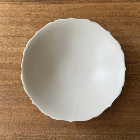 宮田竜司　マット釉稜花鉢  ミ16B (直径約22.5cm)
