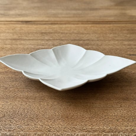 宮田竜司　マット釉白磁菱形皿（小） ミ10A (約19×13cm)
