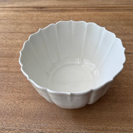 宮田竜司　白碗稜花鉢 丸（大）  ミ24B (直径約16cm)