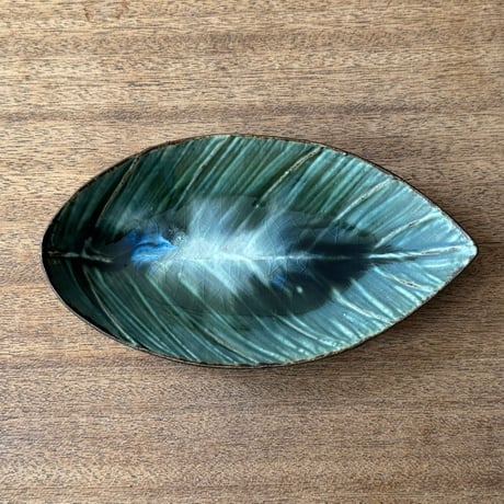 村澤陶苑 村澤享　青銅釉葉形皿 ム16A (約21×11.5cm)