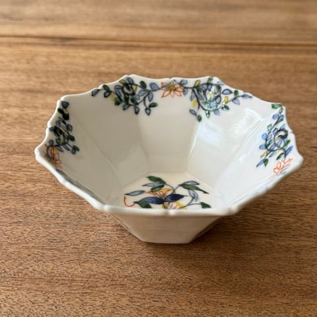 宮田竜司　呉須赤絵面取輪花小鉢 ミ6A (直径約13cm)