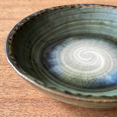 村澤陶苑 村澤享　青銅釉流刷毛目皿 ム17B (直径約13.5cm)