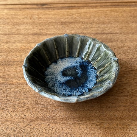 村澤陶苑 村澤享　青灰釉稜花しのぎ小鉢 ム6A (直径約13.5cm)