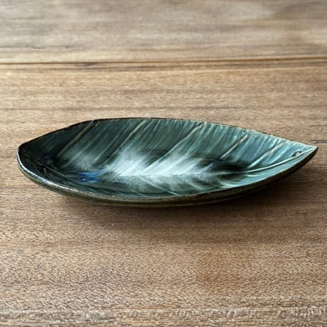 村澤陶苑 村澤享　青銅釉葉形皿 ム16B (約21×11.5cm)