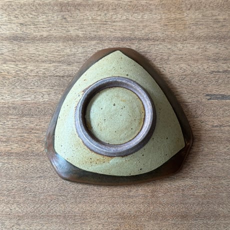 セレン のあ　三角おにぎり小皿 セ3B（直径約15cｍ）