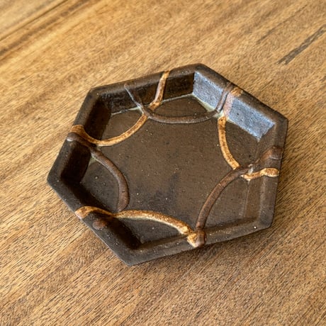 陶房カタチ　 6角皿 カ2C （約15.5×15.5cm)