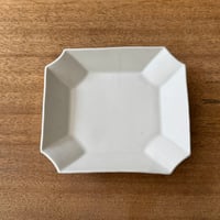 宮田竜司　マット釉白磁入隅皿  ミ15 (約18.5×16cm)