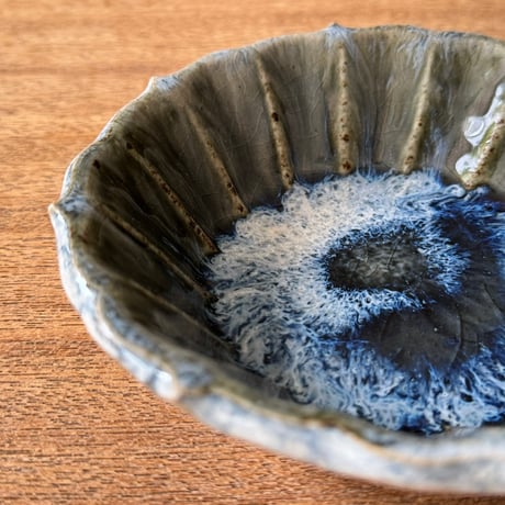 村澤陶苑 村澤享　青灰釉稜花しのぎ小鉢 ム6A (直径約13.5cm)
