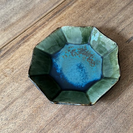 村澤陶苑 村澤享　青銅釉八角皿 ム10B (直径約18cm)