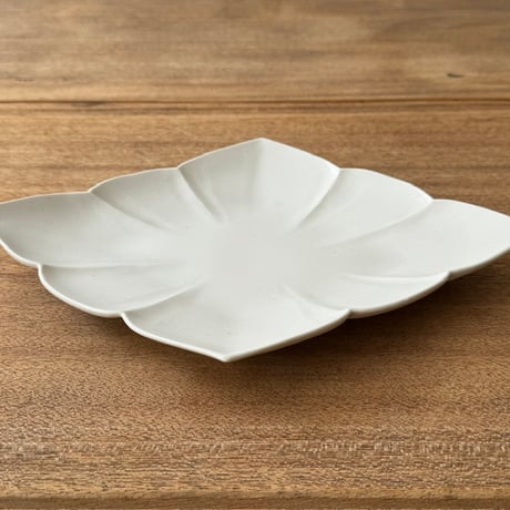 宮田竜司　マット釉白磁菱形皿（中） ミ9A (約29×21cm)