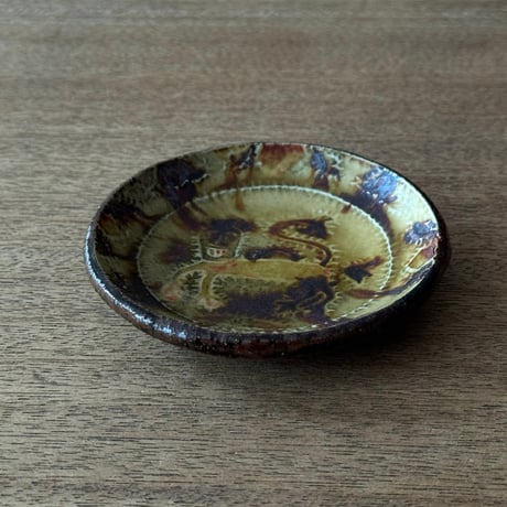 紀窯　中川紀夫　豆皿 獅子押紋 K12 (直径約9cm)