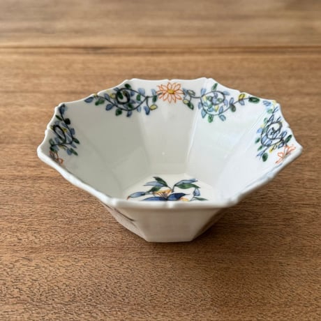 宮田竜司　呉須赤絵面取輪花小鉢 ミ6B (直径約13cm)