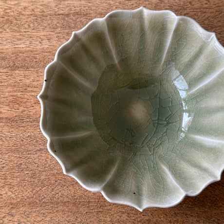 宮田竜司　  灰釉稜花碗 ミ22A (直径約12.5cm)