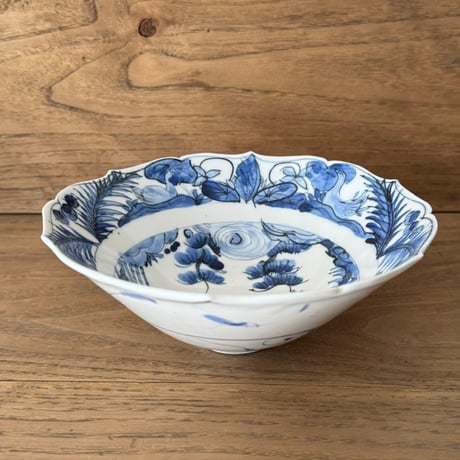 宮田竜司　染付稜花鉢 ミ8 (直径約18cm)