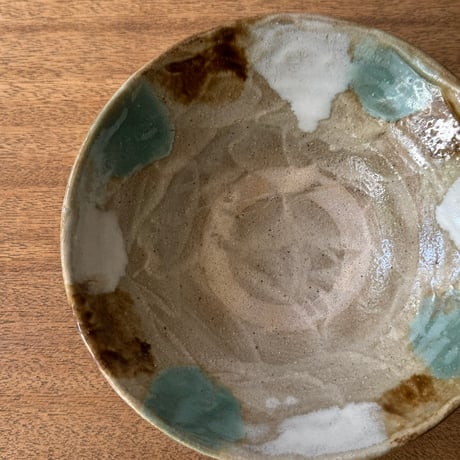 強戸窯　平どんぶり（中）ゴ平どB（直径約17.5cm)