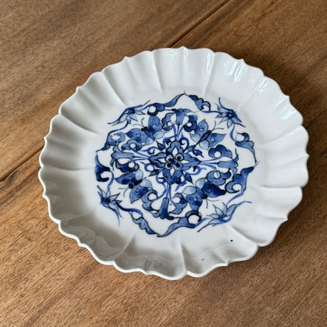 宮田竜司　染付稜花皿  ミ2 (直径約22cm)