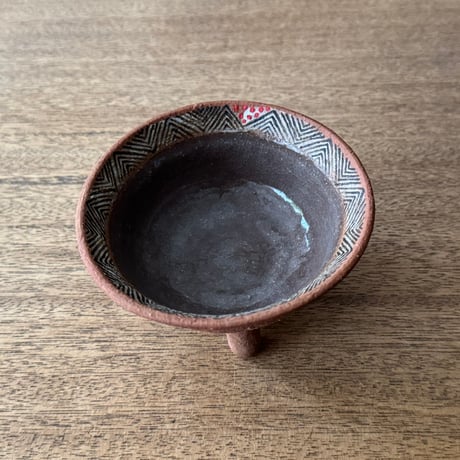 ツグムイロ　3本足小鉢 T10 (直径約10.5cm)