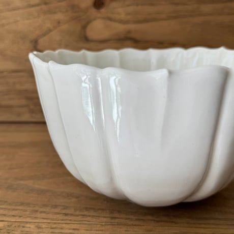 宮田竜司　白碗稜花鉢 丸（大）  ミ24A (直径約16cm)