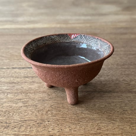 ツグムイロ　3本足小鉢 T10 (直径約10.5cm)