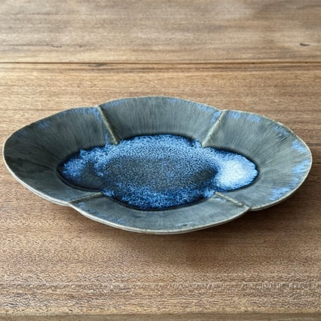 村澤陶苑 村澤享　青灰釉花形皿 ム3B (約29.5×20.5cm)