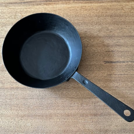 野鍛冶やまご　ちょっと深めの鉄フライパン 18cm や18