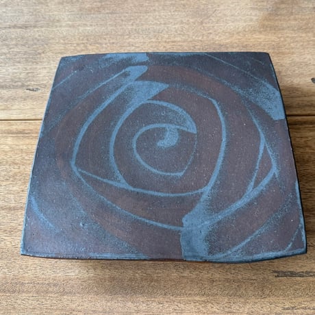セレン のあ　鉄砂四角皿 セ8A（約26×26.5cｍ）