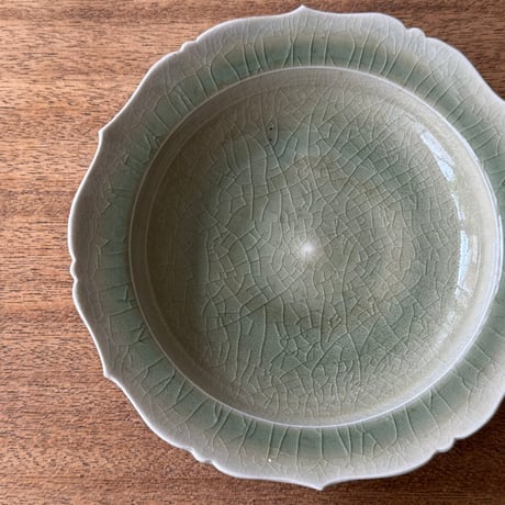 宮田竜司　灰釉稜花リム皿 ミ21 (直径約17cm)