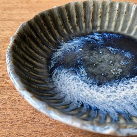 村澤陶苑 村澤享　青灰釉稜花しのぎ皿 ム5B (直径約18cm)