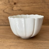 宮田竜司　白碗稜花鉢 丸（中）  ミ25B (直径約13cm)