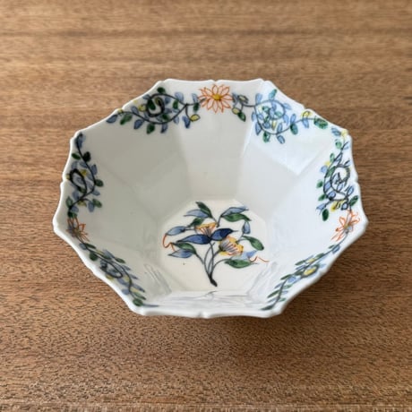 宮田竜司　呉須赤絵面取輪花小鉢 ミ6B (直径約13cm)