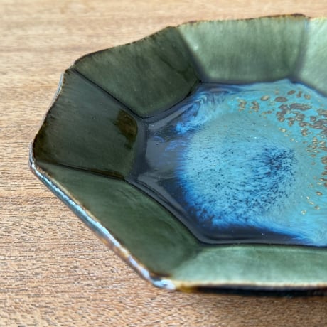 村澤陶苑 村澤享　青銅釉八角皿 ム10B (直径約18cm)