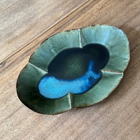 村澤陶苑 村澤享　青銅釉花形皿 ム9 (約29.5×20.5cm)