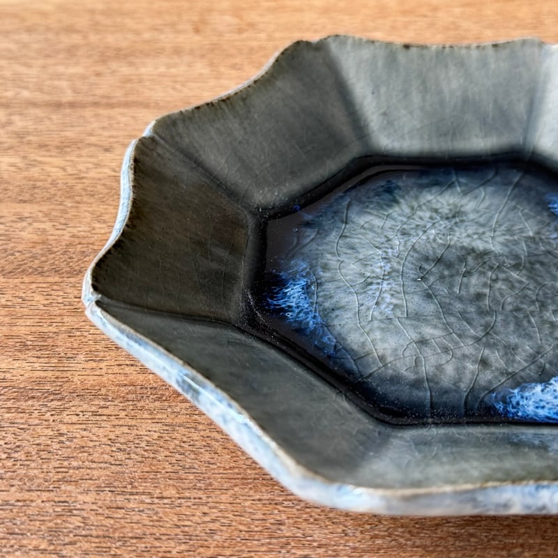 ✨️1点限り✨️大特価‼️個性派 灰皿 陶磁器 村澤陶苑 村澤享 青灰釉八角皿 ム4B (直径約18cm) | kogeiseikatsu.shop