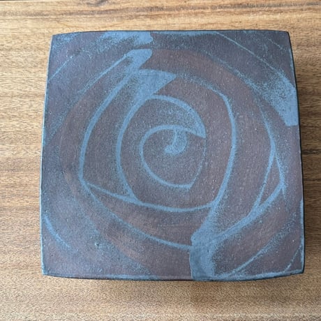 セレン のあ　鉄砂四角皿 セ8A（約26×26.5cｍ）