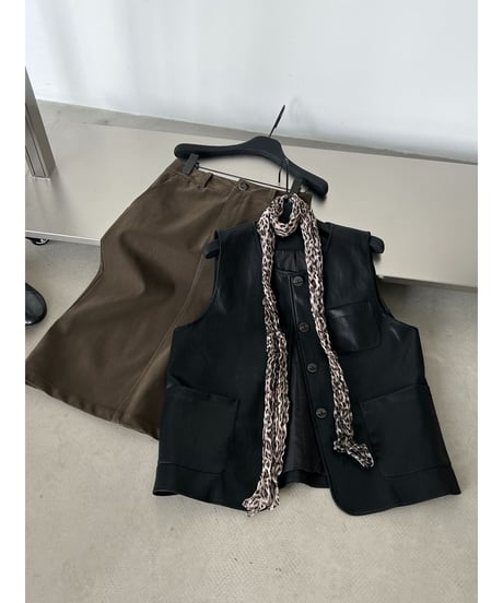 faux leather vest　hm3238