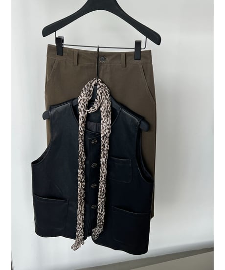 faux leather vest　hm3238