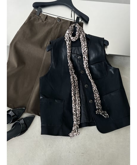 faux leather vest　hm3238