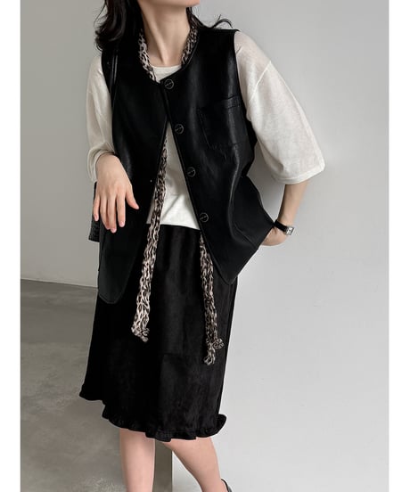 faux leather vest　hm3238