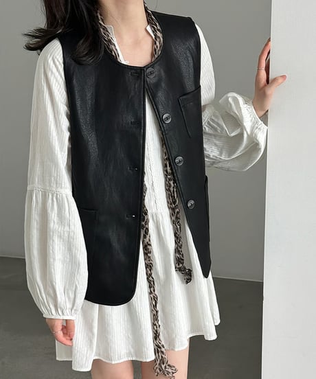 faux leather vest　hm3238
