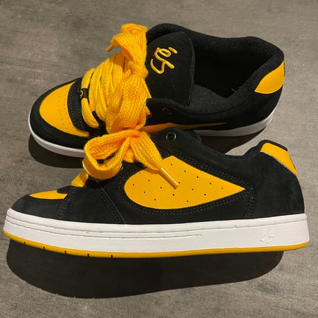 es "ACCEL" (Black / Yellow)